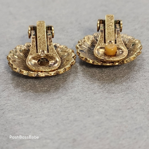 Vintage clip button earrings - Picture 2 of 8